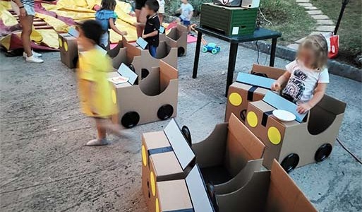 Come riciclare le scatole di cartone per creare automobili per la festa dei bambini
