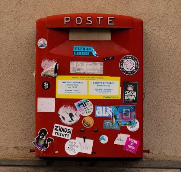 Come confezionare un pacco da spedire con Poste Italiane